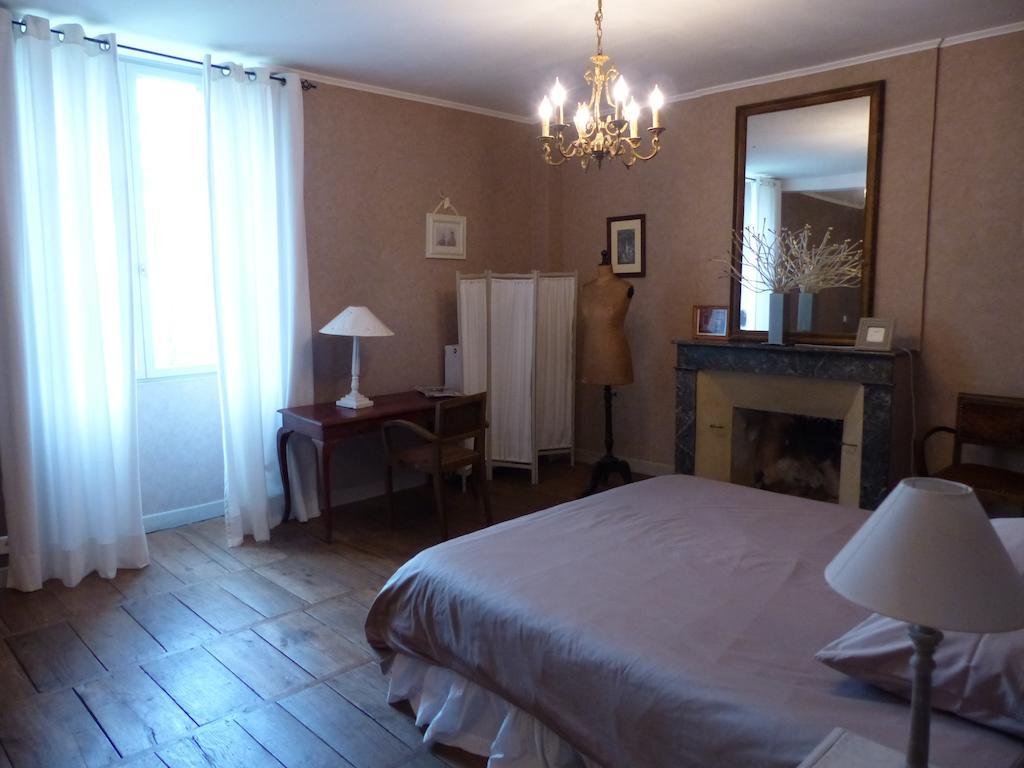 Le Domaine De Panissac Bed and Breakfast Berneuil  Rum bild