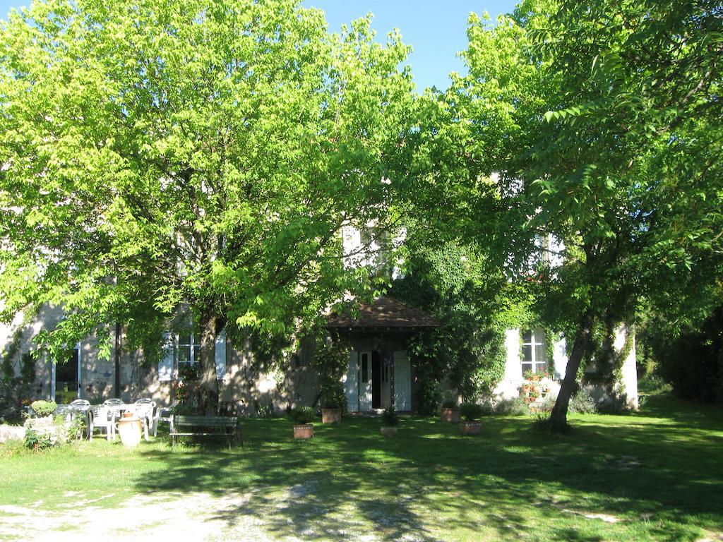 Le Domaine De Panissac Bed and Breakfast Berneuil  Exteriör bild