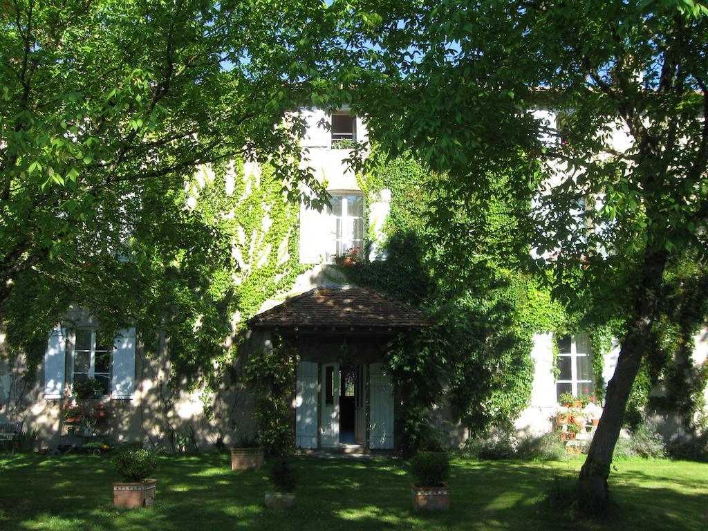 Le Domaine De Panissac Bed and Breakfast Berneuil  Exteriör bild